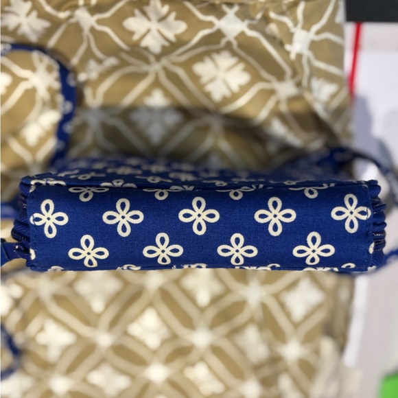 Vera Bradley Blue and White Crossbody Bag (University of Kentucky) - Picture 11 of 11
